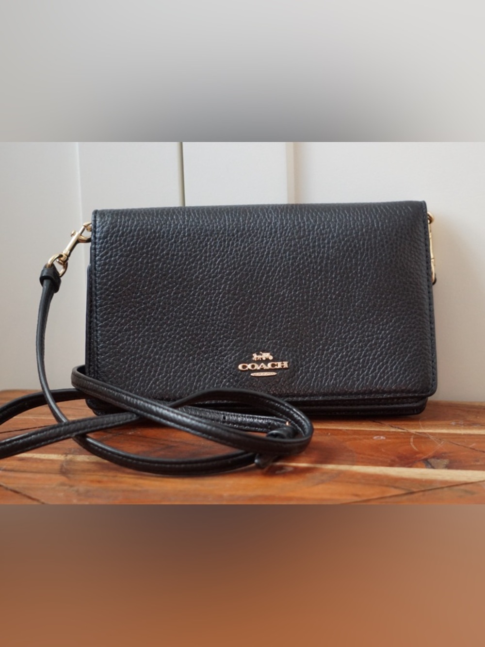 Coach Fold Over Crossbody Clutch Black Pebbled Leather Gold Hardware - Picture 3 of 8